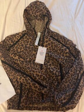 NEW WITH TAGS Lulu lemon Leopard Print Hooded Windbreaker - Brown & Black